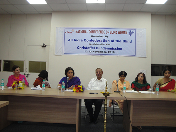 Mrs. Meenakashi Lekhi, the Chief Guest delivering Inaugural Address